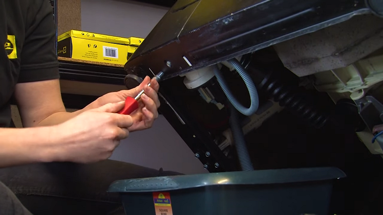 How to Replace the Drain Pump on a Hoover Washing Machine
