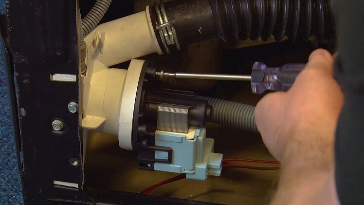 How to Use a Multimeter to Test the Drain Pump on Your Washing Machine