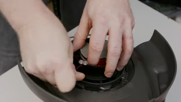 How to Replace the Spool and Line on a Flymo Grass Trimmer