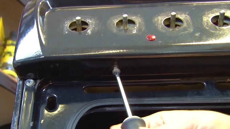 How to Use a Multimeter to Test the Thermostat on Your Oven