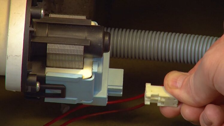 How to Use a Multimeter to Test the Drain Pump on Your Washing Machine