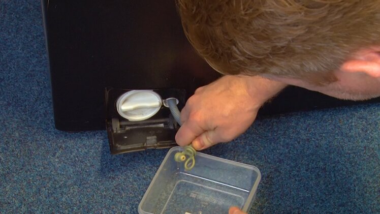 How to Use a Multimeter to Test the Drain Pump on Your Washing Machine