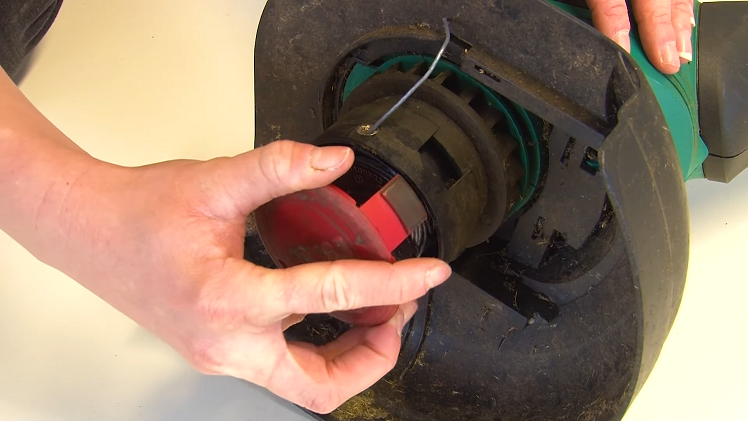 How to Replace the Spool and Line on a Bosch Grass Trimmer